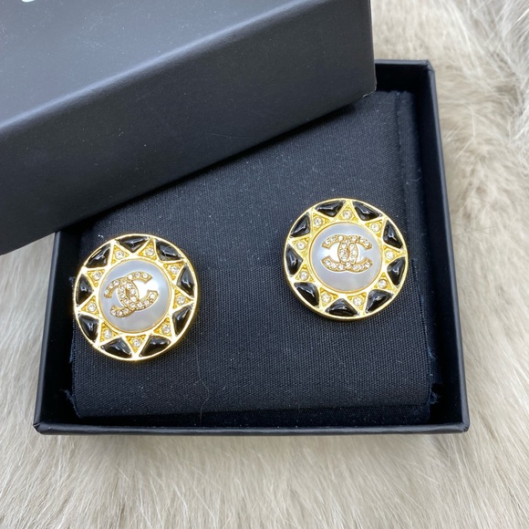 SOLD Chanel Pearl Sun Clip-On Earrings - Picture 3 of 7